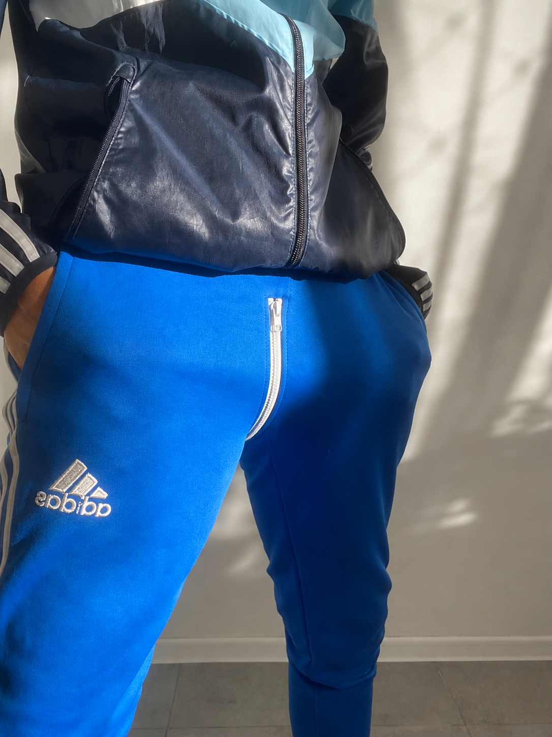 Crotch zipper style